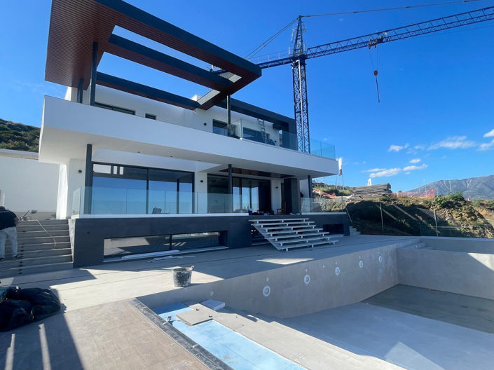 Image No.2-5 Bed Villa for sale