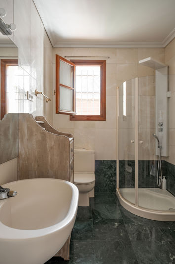 Image No.26-5 Bed Villa for sale