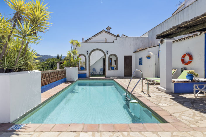 Image No.1-9 Bed Villa for sale