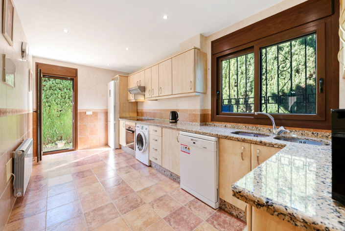 Image No.6-5 Bed Villa for sale