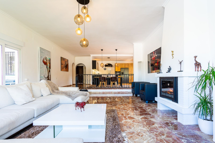 Image No.4-4 Bed Villa for sale