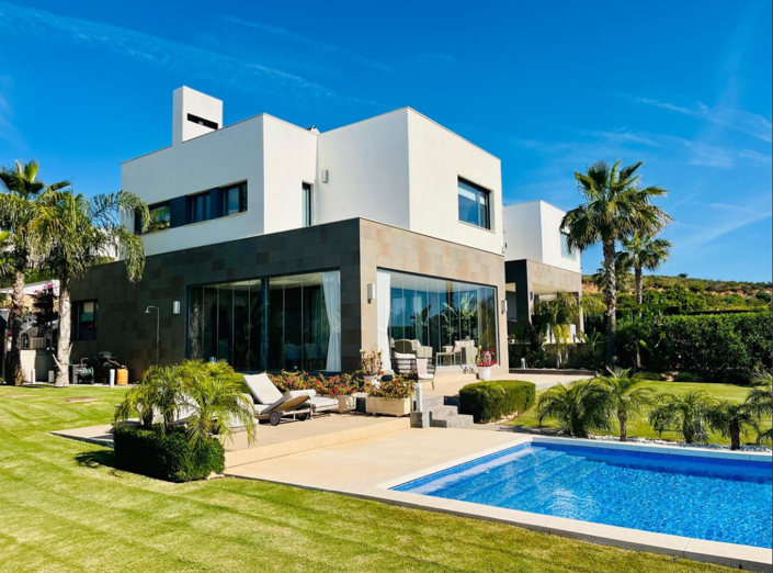 Image No.1-Villa de 4 chambres à vendre à Sotogrande playa