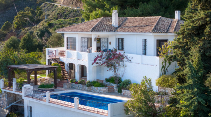 Image No.1-4 Bed Villa for sale