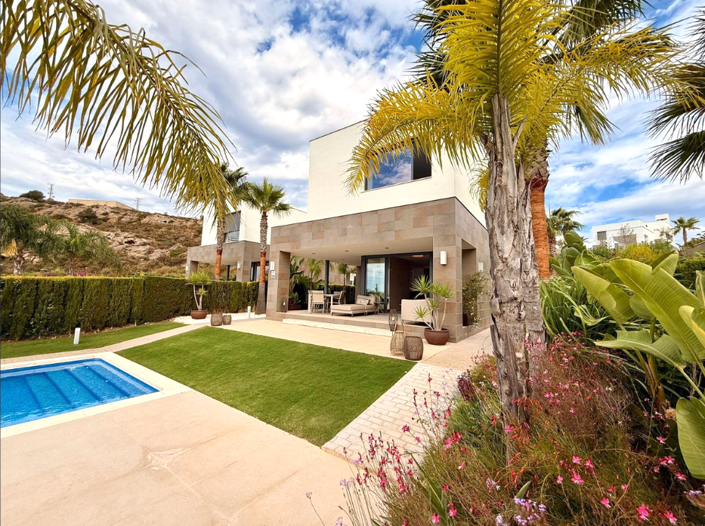 Image No.17-4 Bed Villa for sale