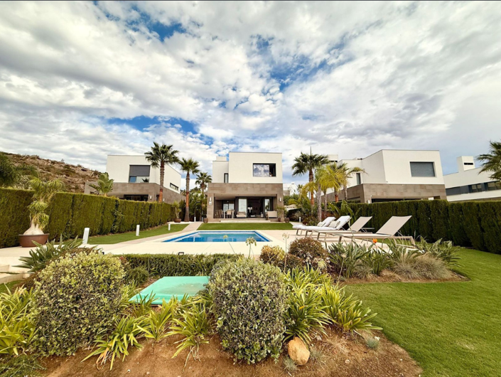 Image No.18-4 Bed Villa for sale