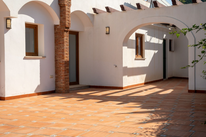 Image No.15-7 Bed Villa for sale