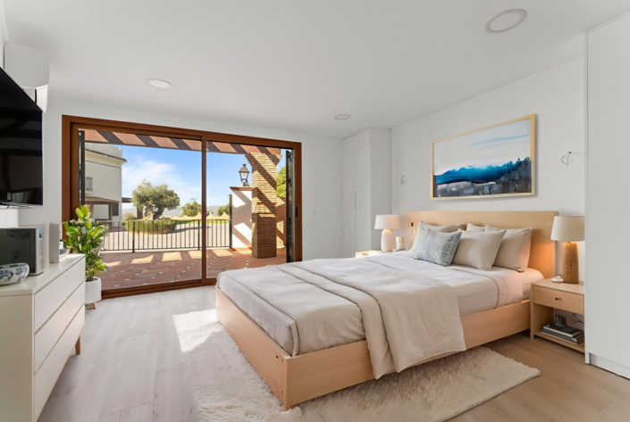 Image No.50-7 Bed Villa for sale