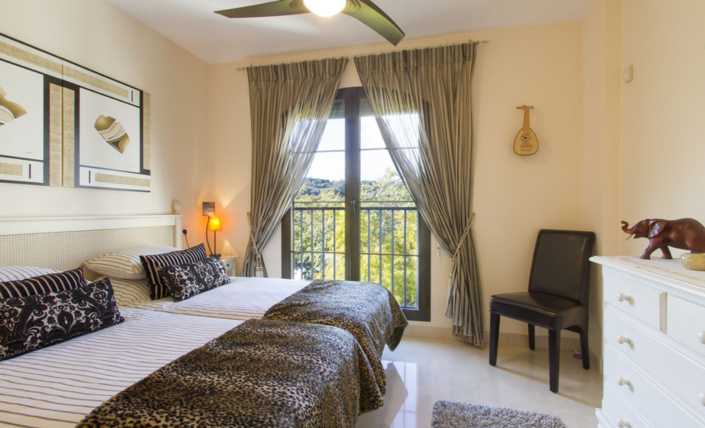 Image No.9-2 Bed Property for sale