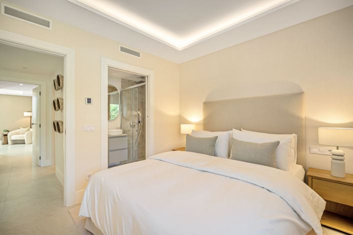 Image No.19-4 Bed Townhouse for sale