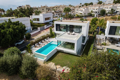 5 Bed Villa for sale