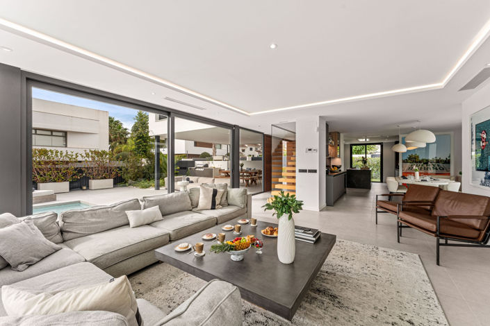 Image No.2-5 Bed Villa for sale