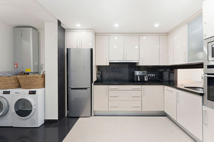 Image No.17-4 Bed Property for sale