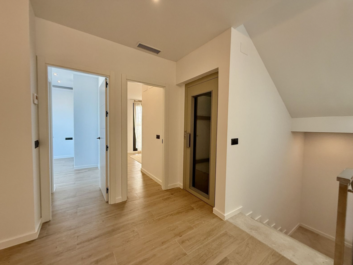 Image No.35-Villa de 4 chambres à vendre à Málaga City