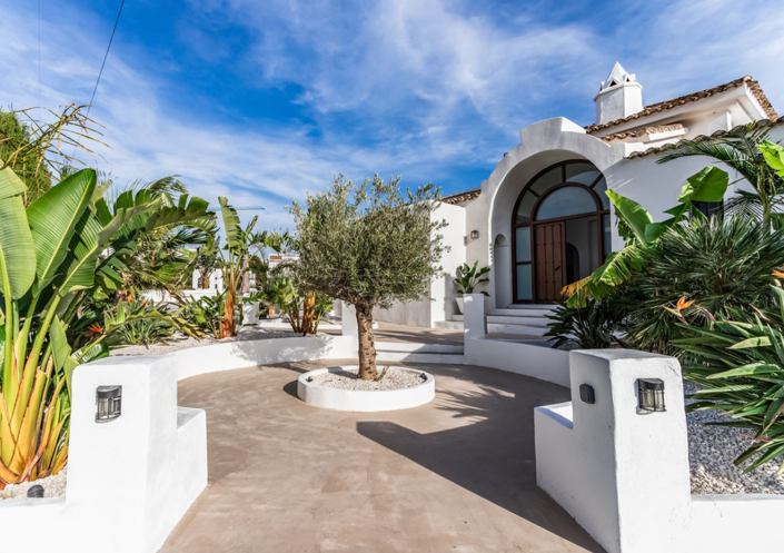 Image No.2-4 Bed Villa for sale