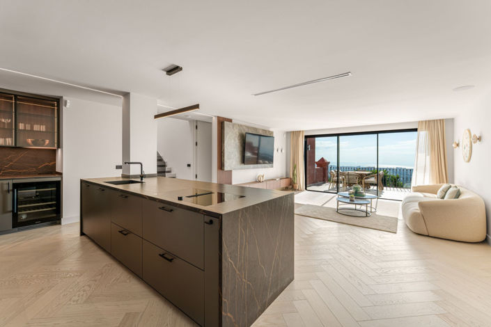 Image No.2-4 Bed Property for sale