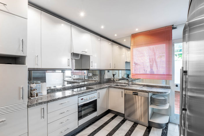 Image No.8-2 Bed House for sale