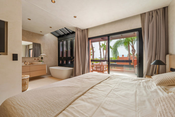 Image No.12-4 Bed Townhouse for sale