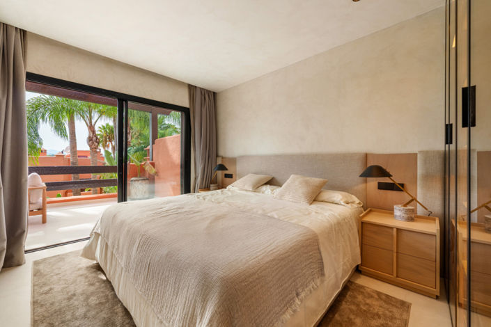 Image No.14-4 Bed Townhouse for sale