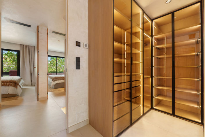 Image No.17-4 Bed Townhouse for sale