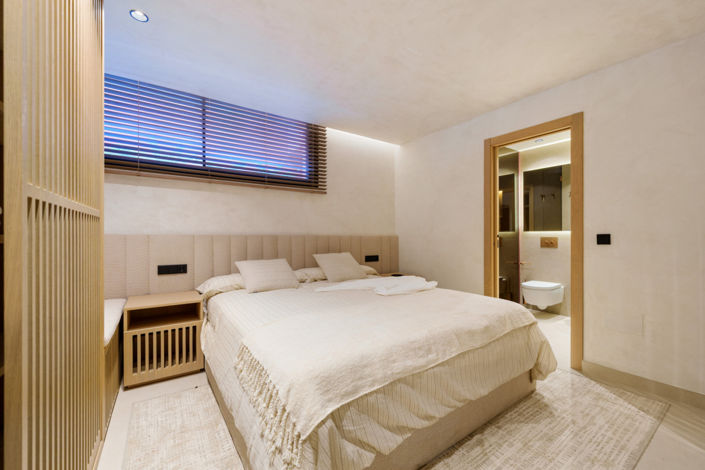 Image No.24-4 Bed Townhouse for sale