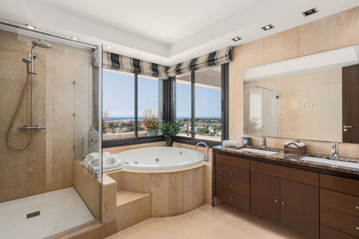 Image No.24-4 Bed Property for sale