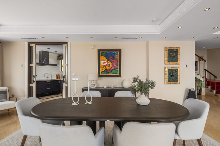 Image No.4-4 Bed Property for sale