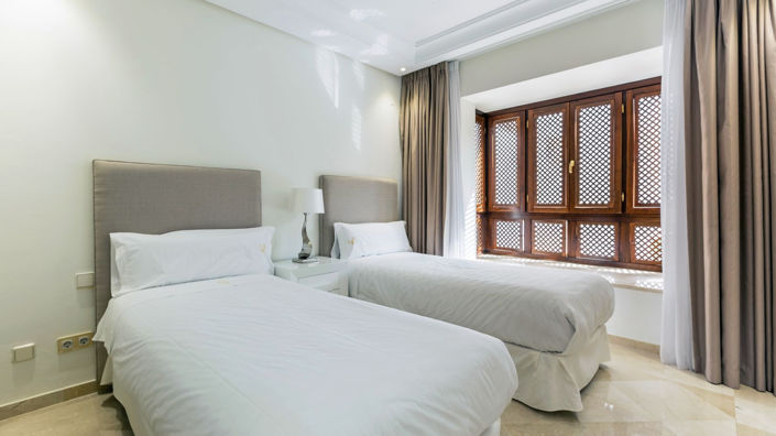 Image No.10-3 Bed Property for sale