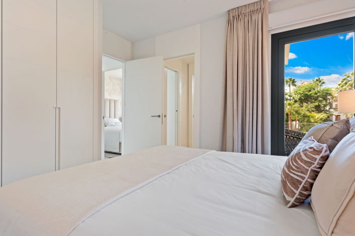 Image No.12-5 Bed Townhouse for sale