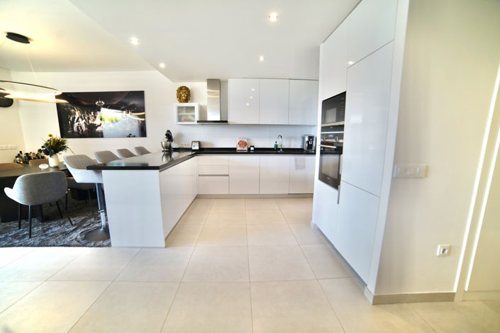 Image No.4-3 Bed Townhouse for sale