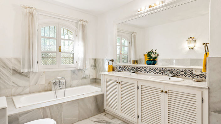 Image No.4-6 Bed Villa for sale