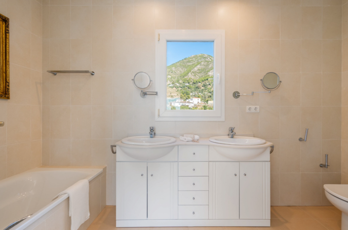 Image No.30-5 Bed Villa for sale