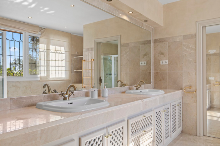 Image No.14-5 Bed Villa for sale