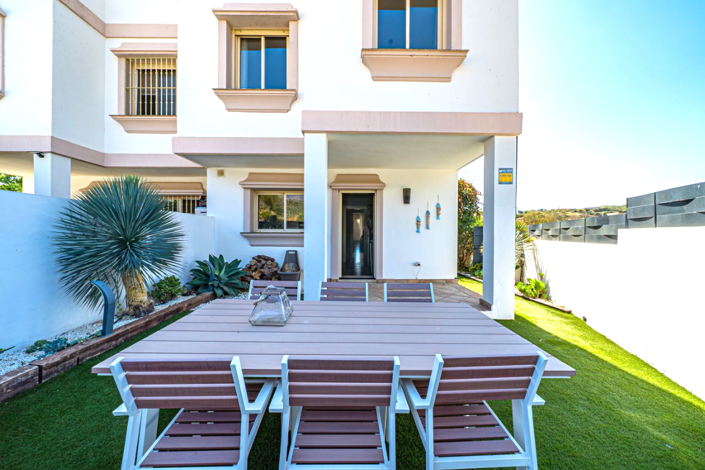 Image No.2-Villa de 4 chambres à vendre à Estepona