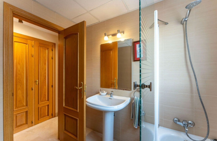 Image No.15-3 Bed Villa for sale