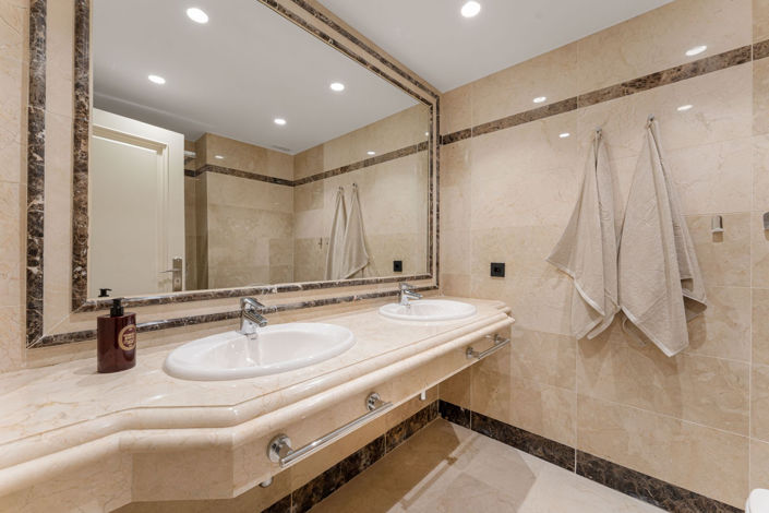 Image No.14-3 Bed Property for sale