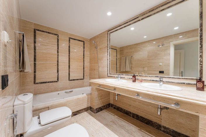 Image No.19-3 Bed Property for sale