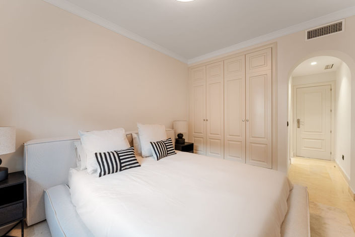 Image No.23-3 Bed Property for sale