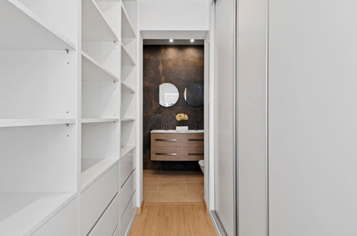 Image No.18-2 Bed Townhouse for sale