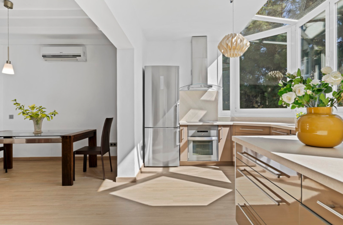 Image No.9-2 Bed Townhouse for sale