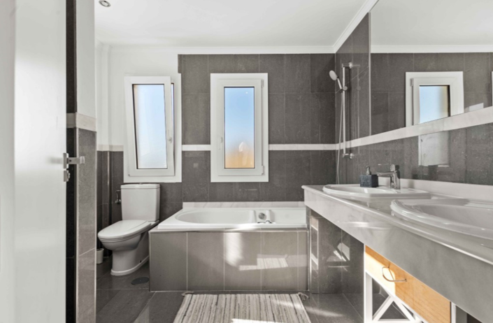 Image No.15-4 Bed Villa for sale