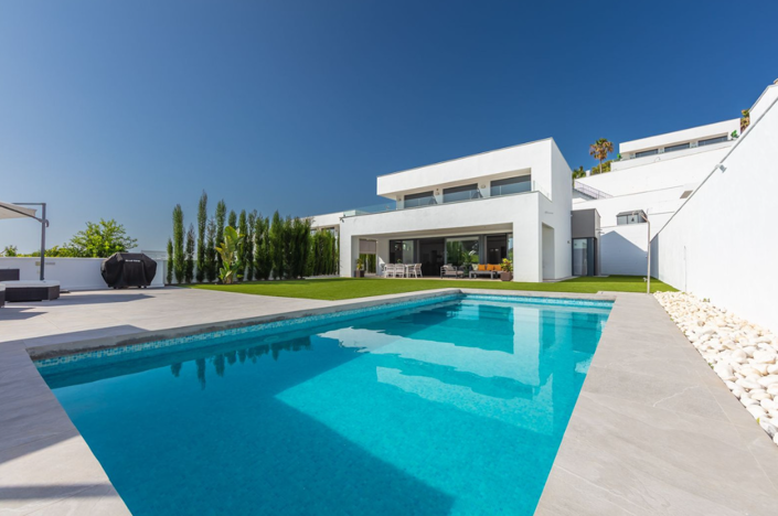 Image No.3-Villa de 4 chambres à vendre à Estepona