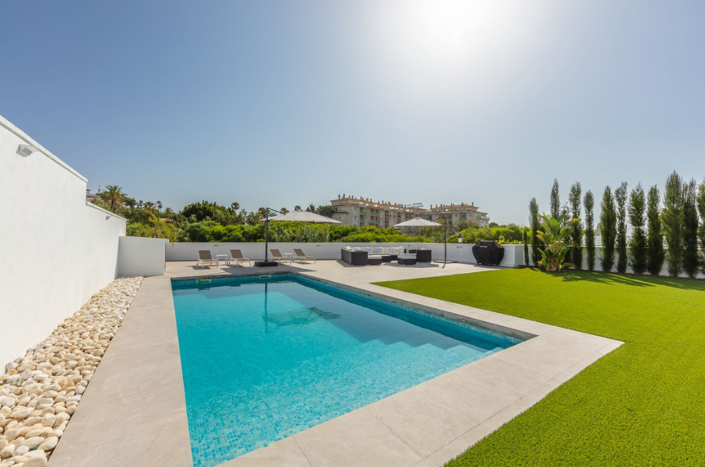 Image No.7-Villa de 4 chambres à vendre à Estepona