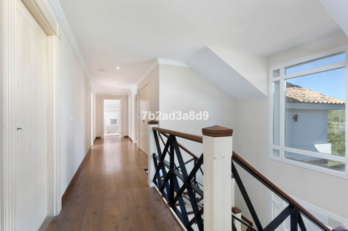 Image No.12-6 Bed Villa for sale