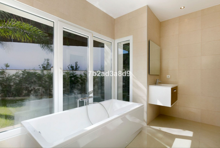 Image No.18-6 Bed Villa for sale