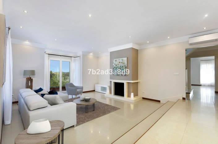 Image No.5-6 Bed Villa for sale