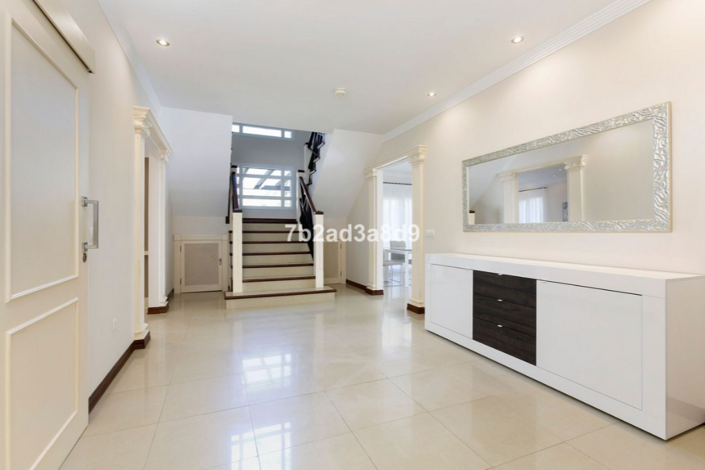 Image No.8-6 Bed Villa for sale