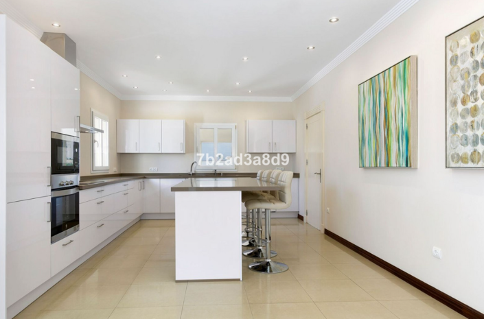 Image No.9-6 Bed Villa for sale