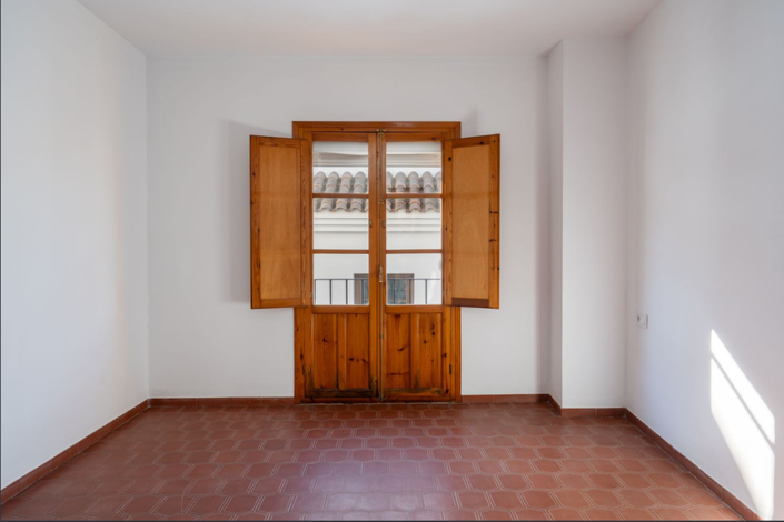 Image No.5-5 Bed Townhouse for sale
