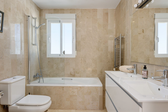 Image No.24-6 Bed Villa for sale