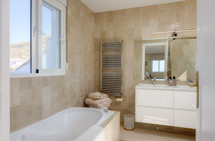 Image No.27-6 Bed Villa for sale